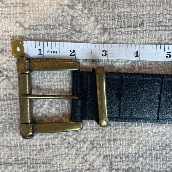 Black leather women’s belt with brass buckle - Picture 2 of 3